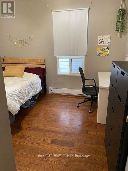 












2 - 85 BALDWIN STREET

,
Toronto (Kensington-Chinatown),




Ontario
M5T1L5

