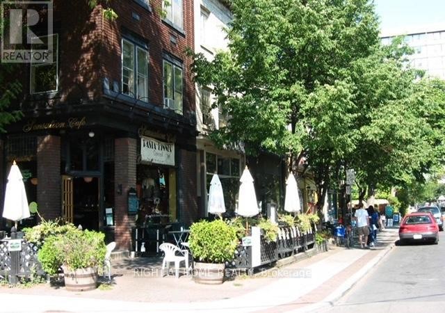 












2 - 85 BALDWIN STREET

,
Toronto (Kensington-Chinatown),




Ontario
M5T1L5

