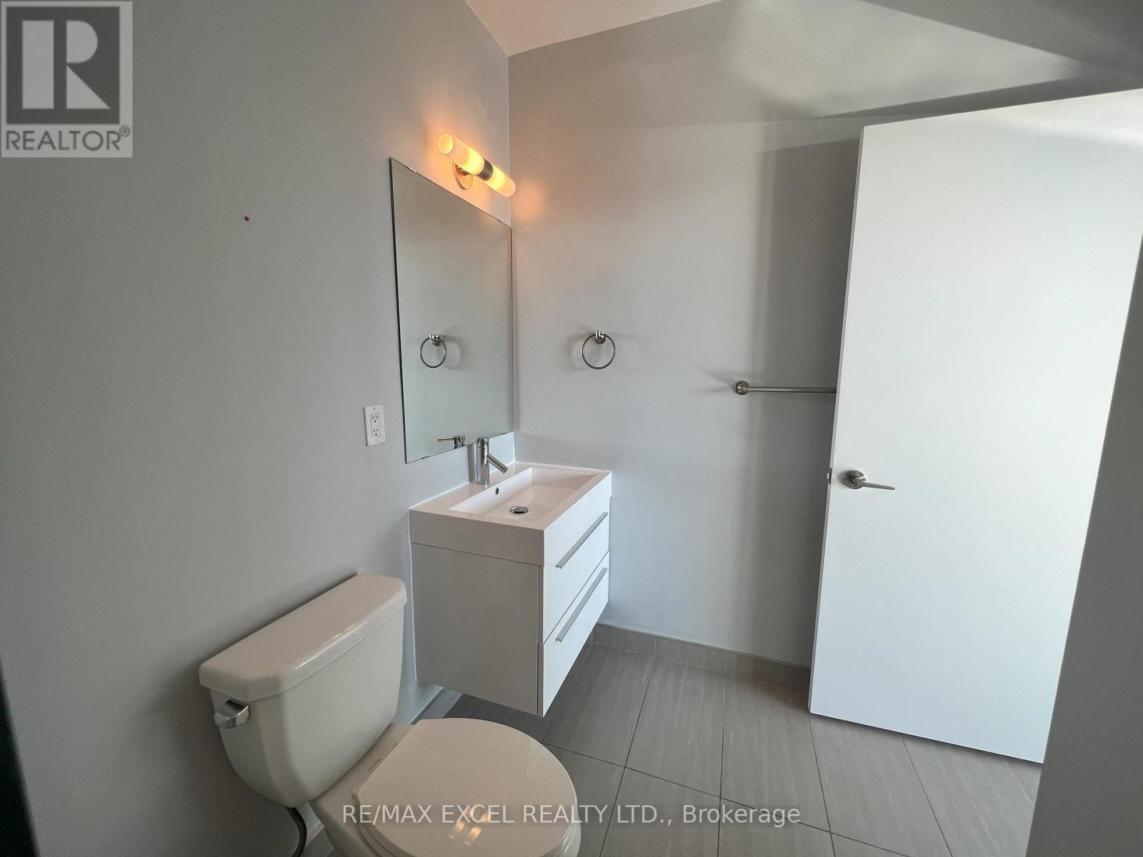 












503 - 297 COLLEGE STREET

,
Toronto (Kensington-Chinatown),




Ontario
M5T0C2

