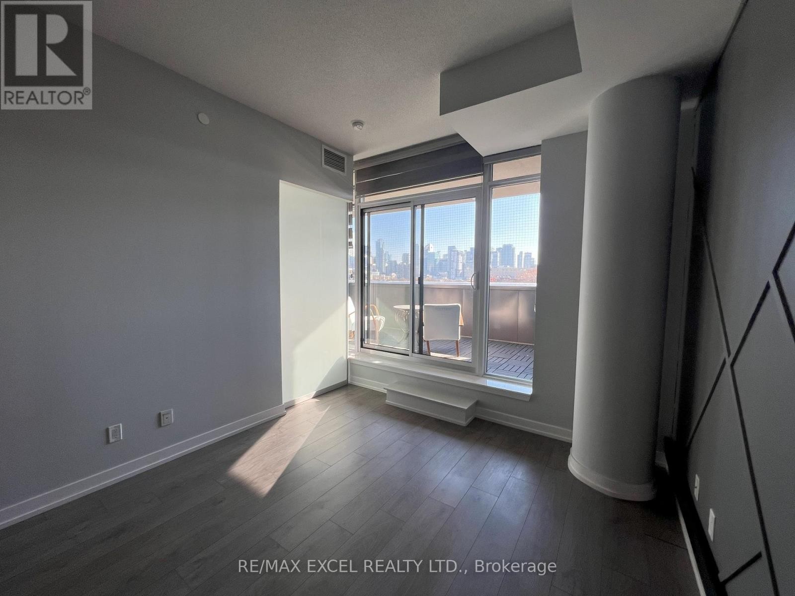












503 - 297 COLLEGE STREET

,
Toronto (Kensington-Chinatown),




Ontario
M5T0C2

