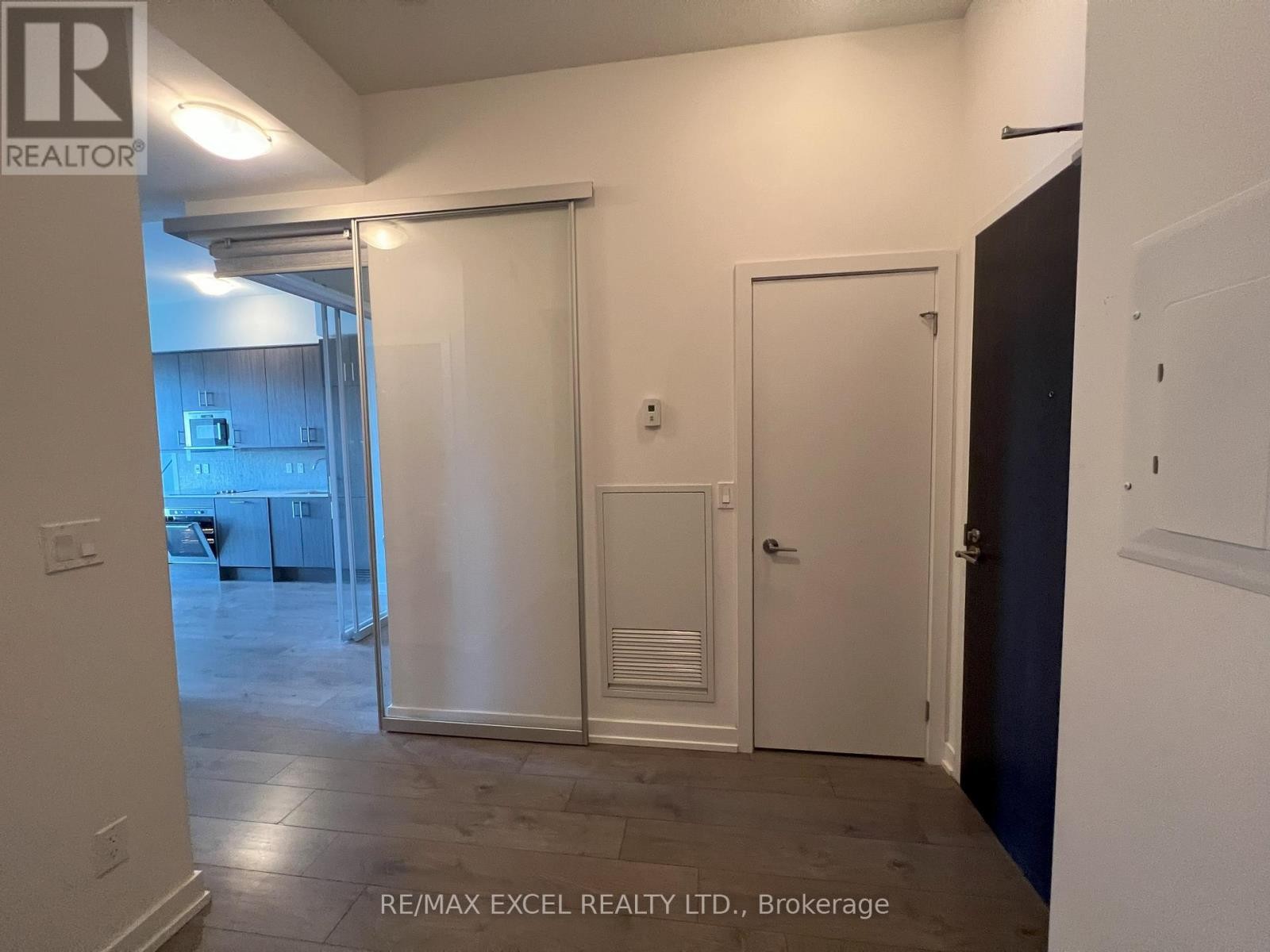 












503 - 297 COLLEGE STREET

,
Toronto (Kensington-Chinatown),




Ontario
M5T0C2

