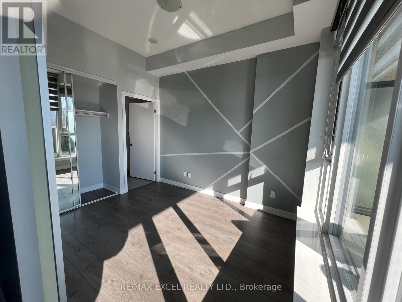 












503 - 297 COLLEGE STREET

,
Toronto (Kensington-Chinatown),




Ontario
M5T0C2

