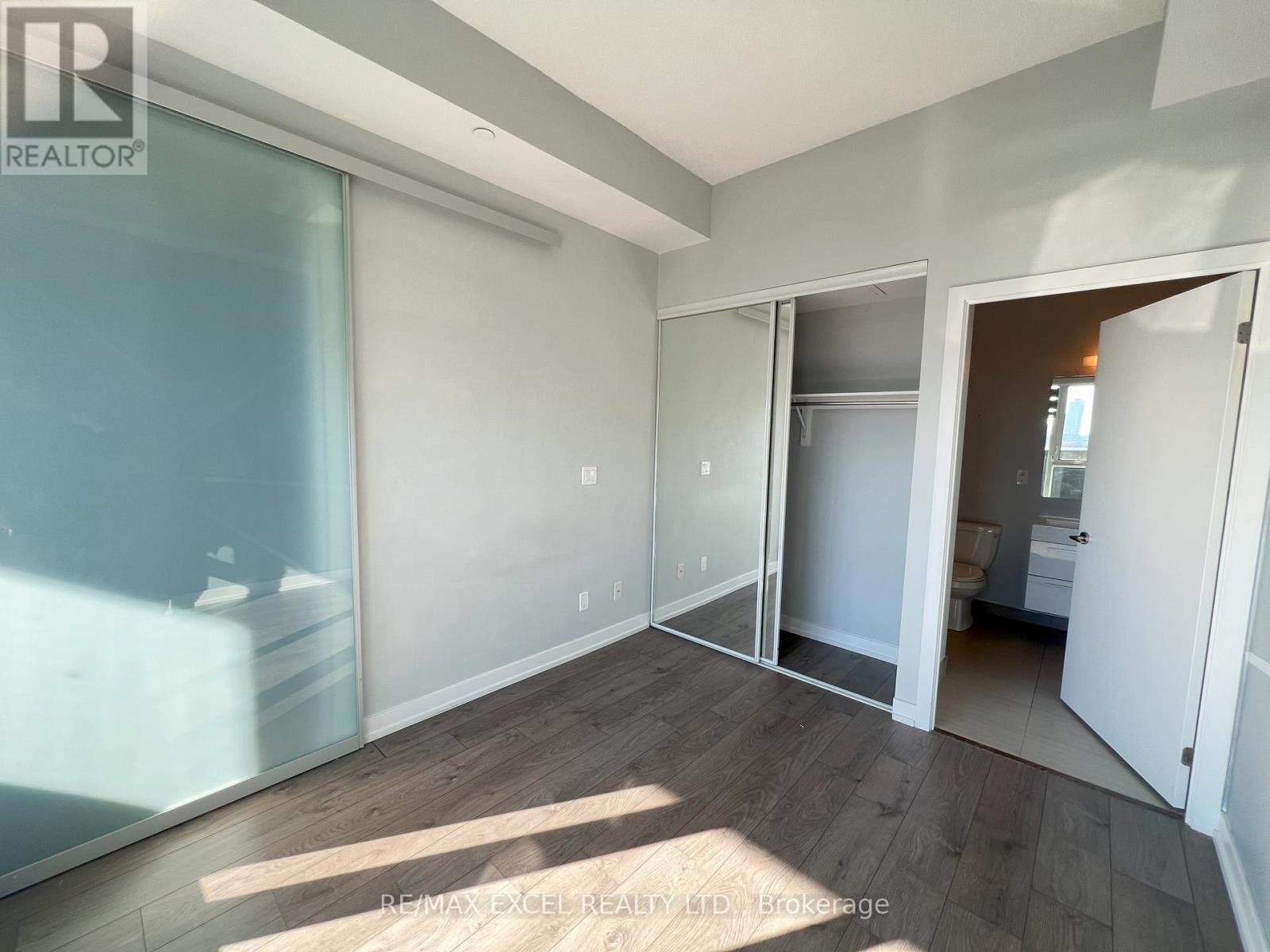 












503 - 297 COLLEGE STREET

,
Toronto (Kensington-Chinatown),




Ontario
M5T0C2

