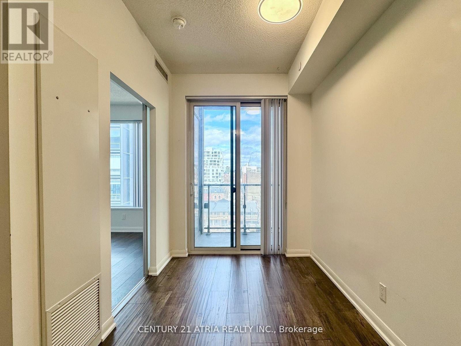 












712 - 435 RICHMOND STREET W

,
Toronto (Waterfront Communities),




Ontario
M5V0N3

