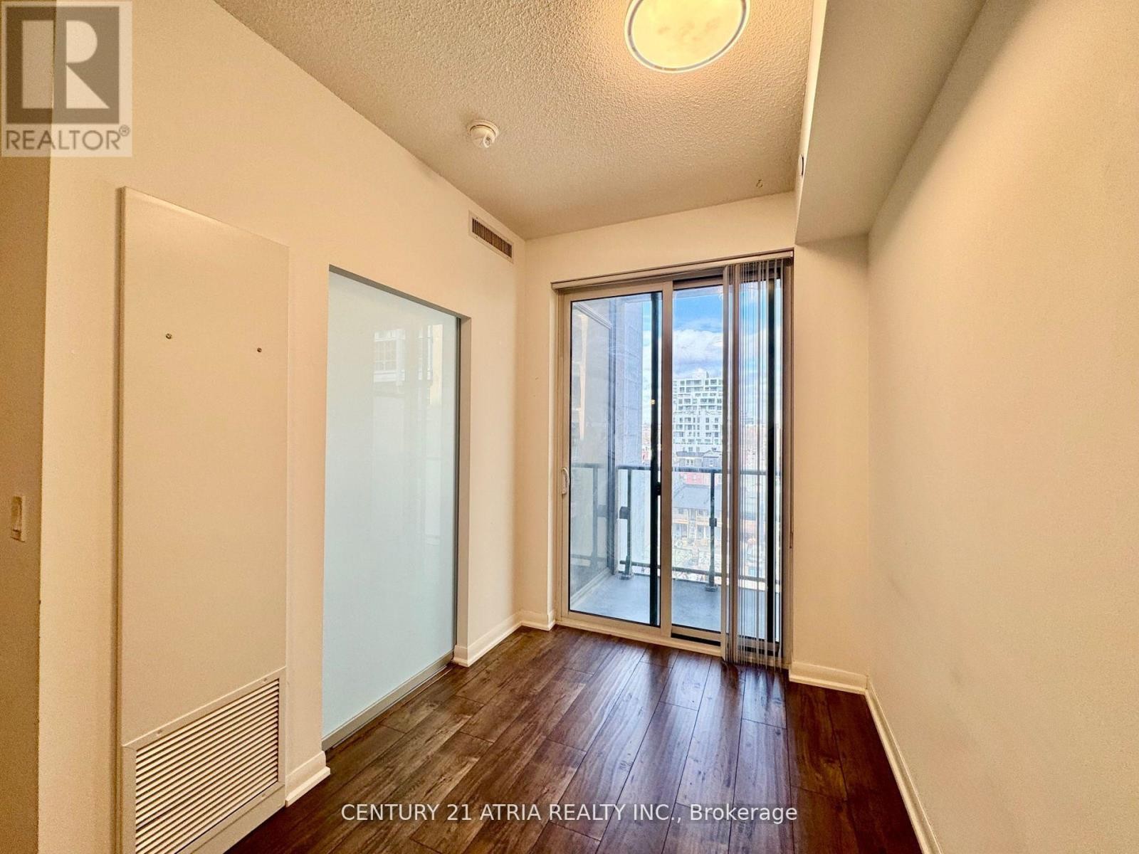 












712 - 435 RICHMOND STREET W

,
Toronto (Waterfront Communities),




Ontario
M5V0N3

