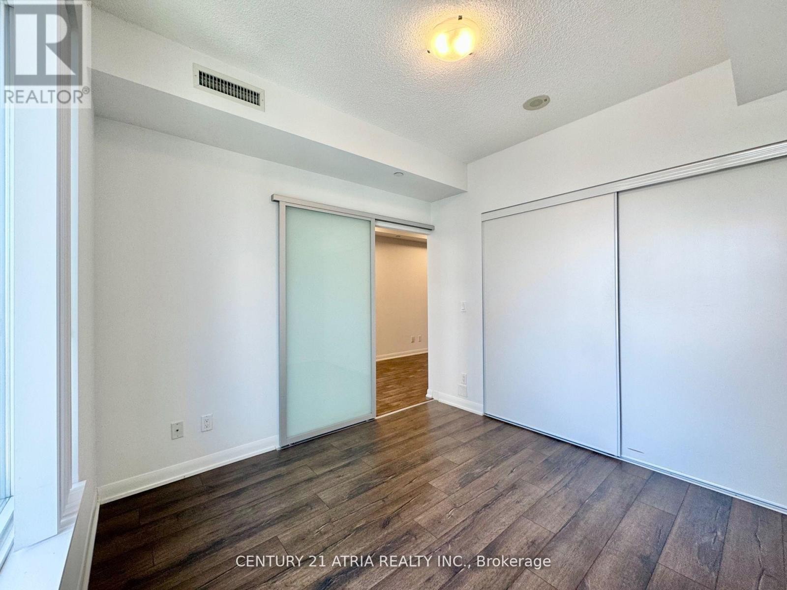 












712 - 435 RICHMOND STREET W

,
Toronto (Waterfront Communities),




Ontario
M5V0N3

