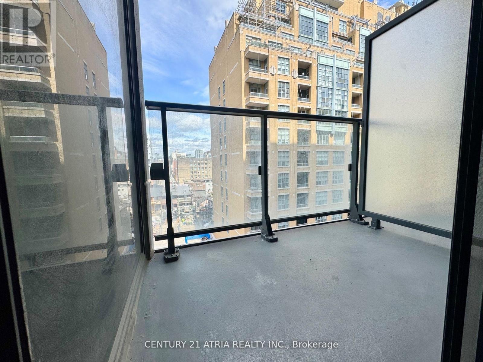 












712 - 435 RICHMOND STREET W

,
Toronto (Waterfront Communities),




Ontario
M5V0N3

