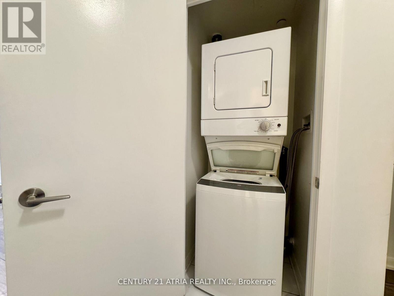 












712 - 435 RICHMOND STREET W

,
Toronto (Waterfront Communities),




Ontario
M5V0N3

