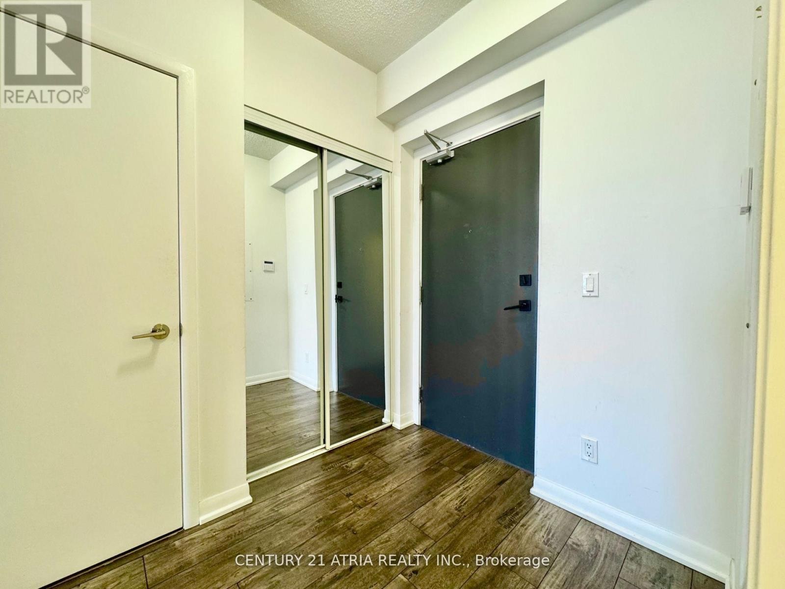 












712 - 435 RICHMOND STREET W

,
Toronto (Waterfront Communities),




Ontario
M5V0N3

