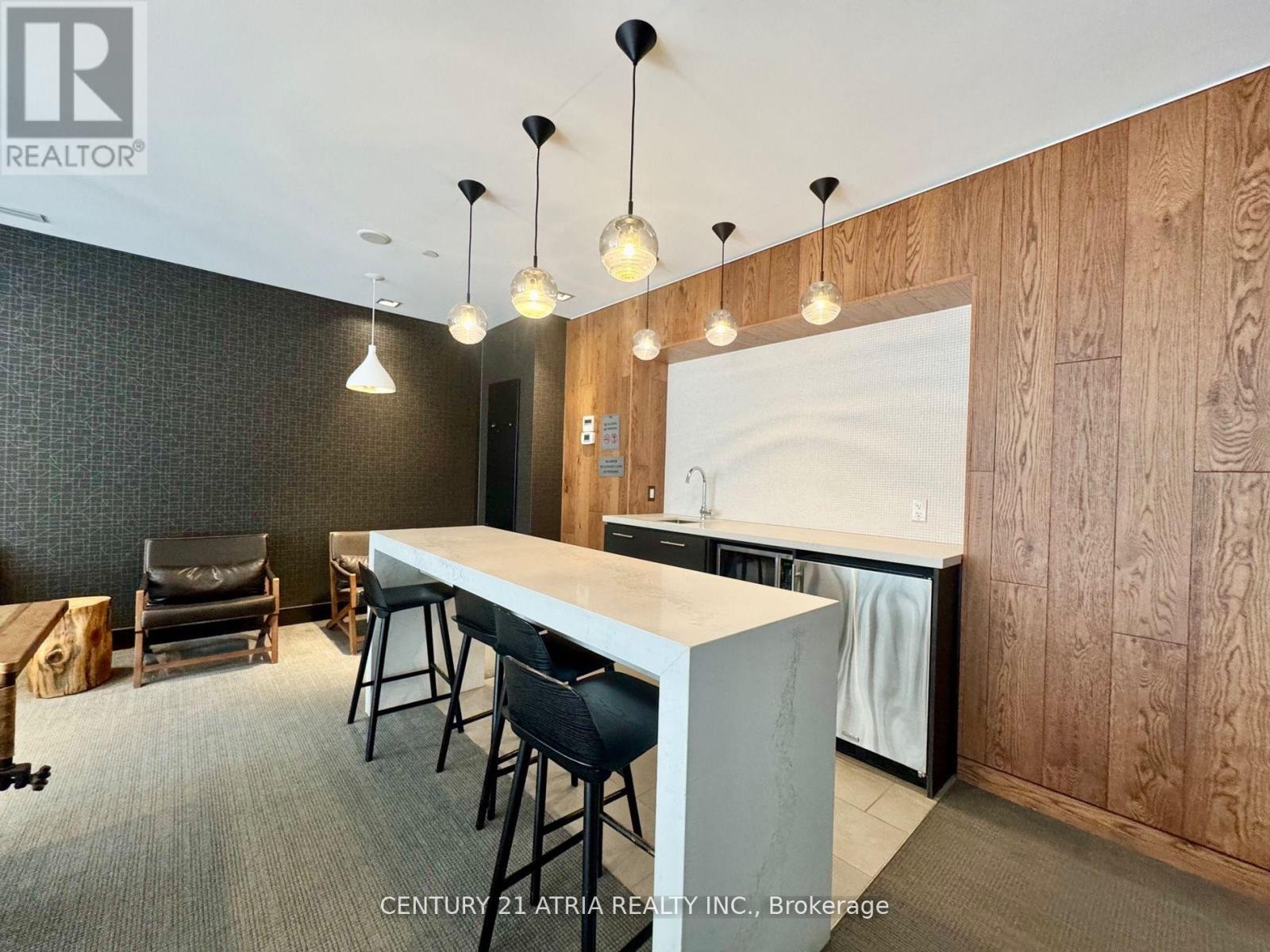 












712 - 435 RICHMOND STREET W

,
Toronto (Waterfront Communities),




Ontario
M5V0N3

