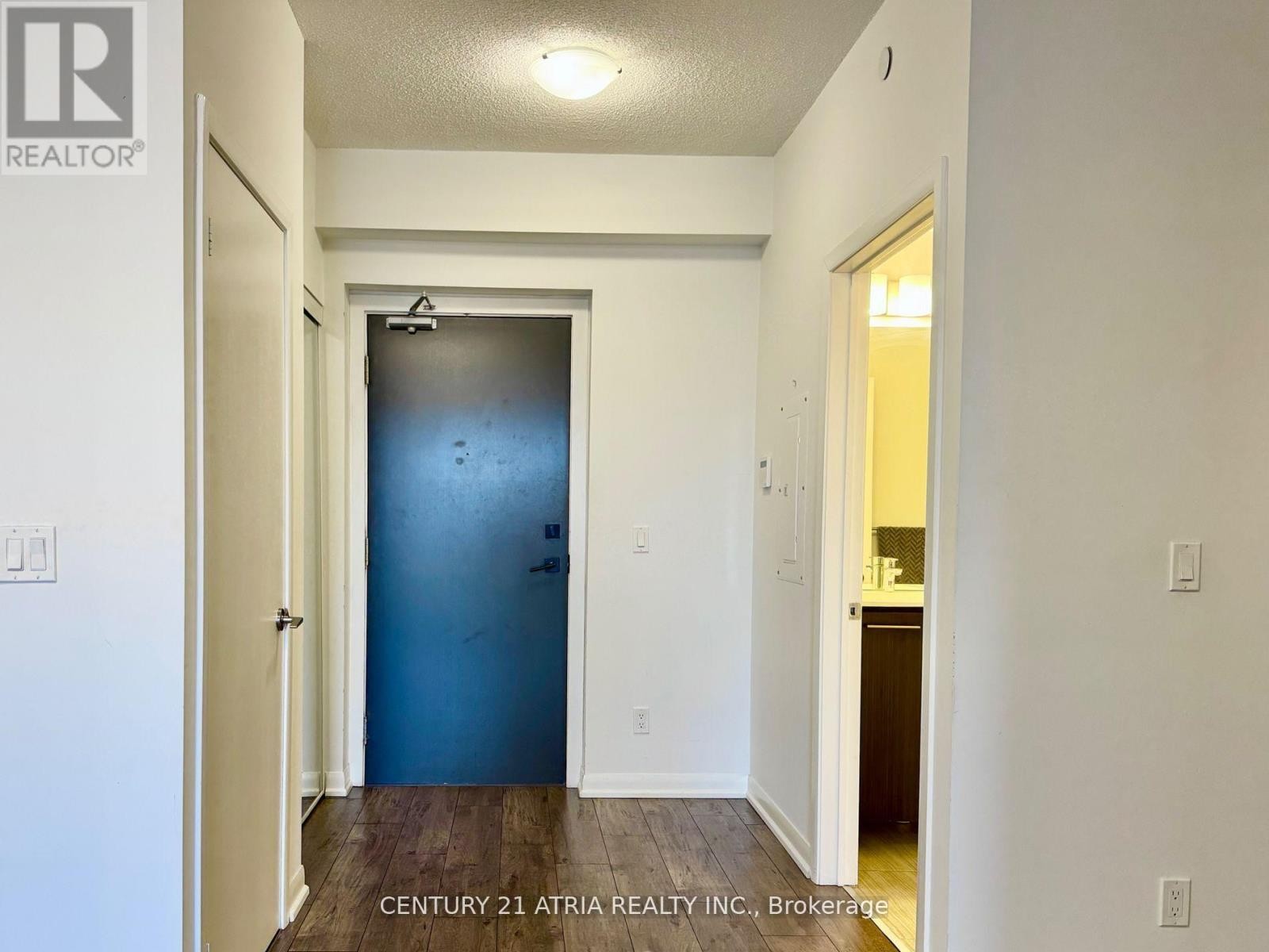 












712 - 435 RICHMOND STREET W

,
Toronto (Waterfront Communities),




Ontario
M5V0N3

