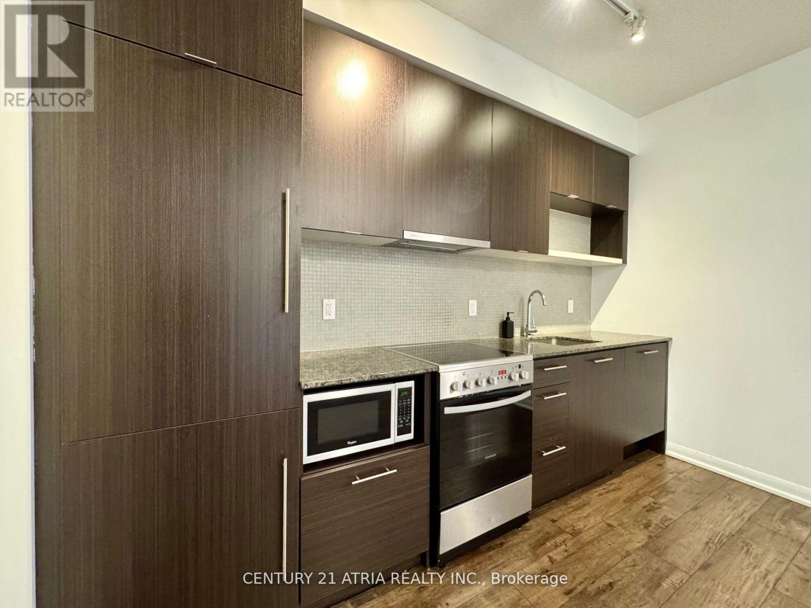 












712 - 435 RICHMOND STREET W

,
Toronto (Waterfront Communities),




Ontario
M5V0N3

