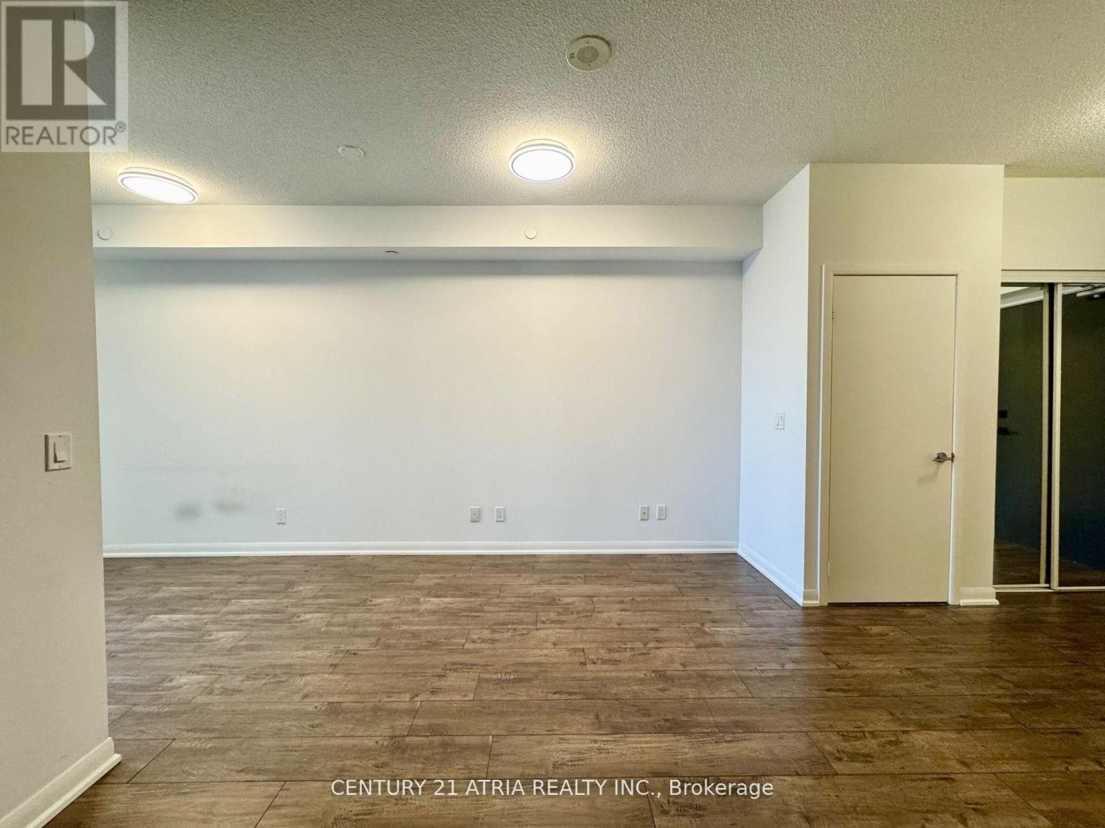 












712 - 435 RICHMOND STREET W

,
Toronto (Waterfront Communities),




Ontario
M5V0N3

