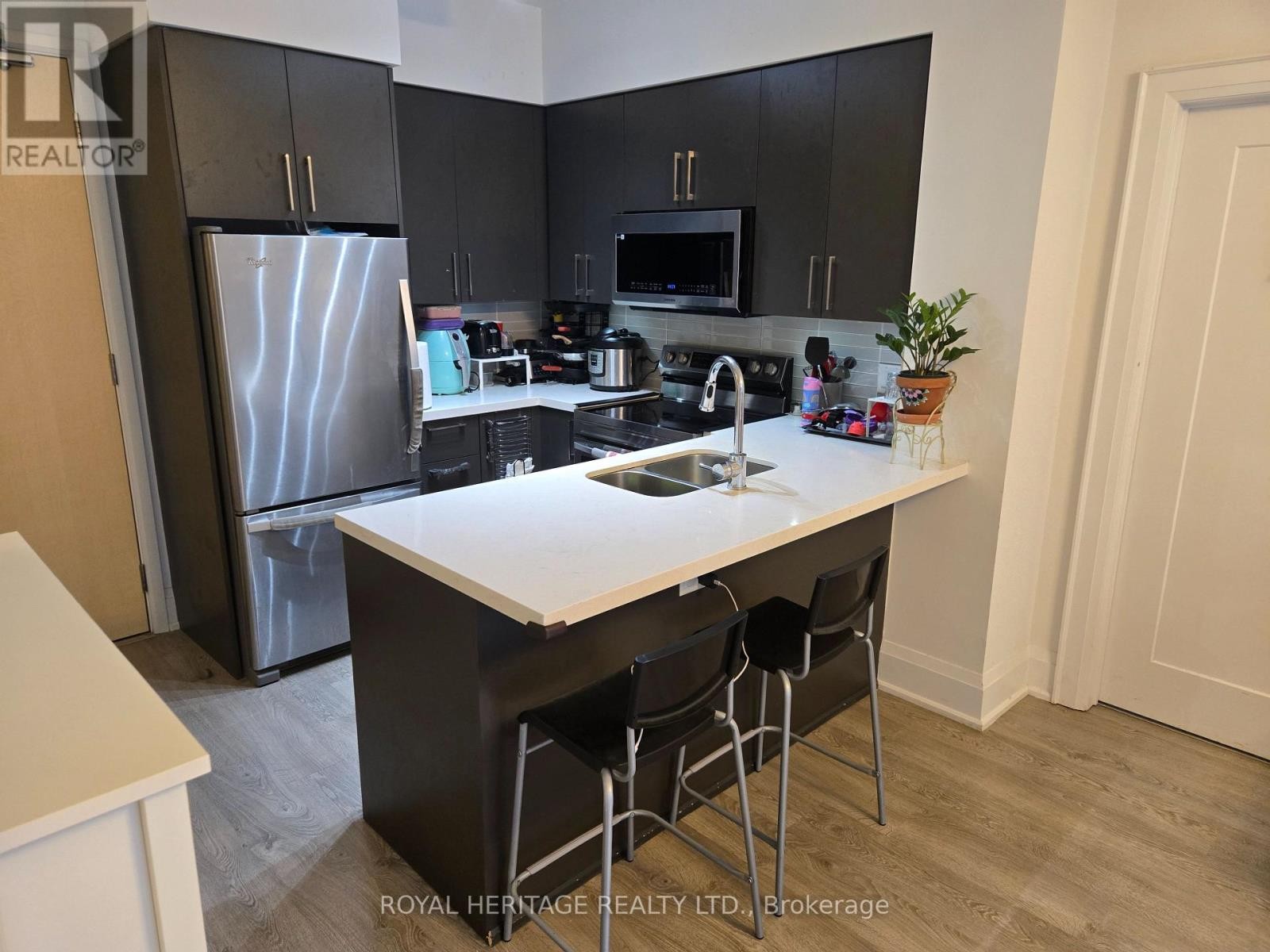 












403 - 30 ROEHAMPTON AVENUE

,
Toronto (Mount Pleasant West),




Ontario
M4P0B9

