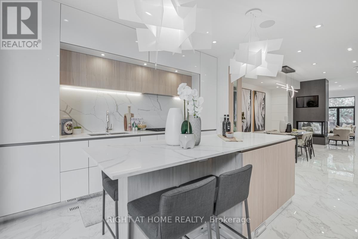 












675 HURON STREET

,
Toronto (Annex),




Ontario
M5R2R8

