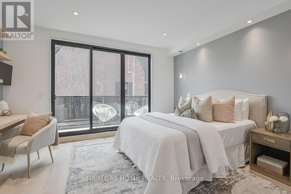 












675 HURON STREET

,
Toronto (Annex),




Ontario
M5R2R8

