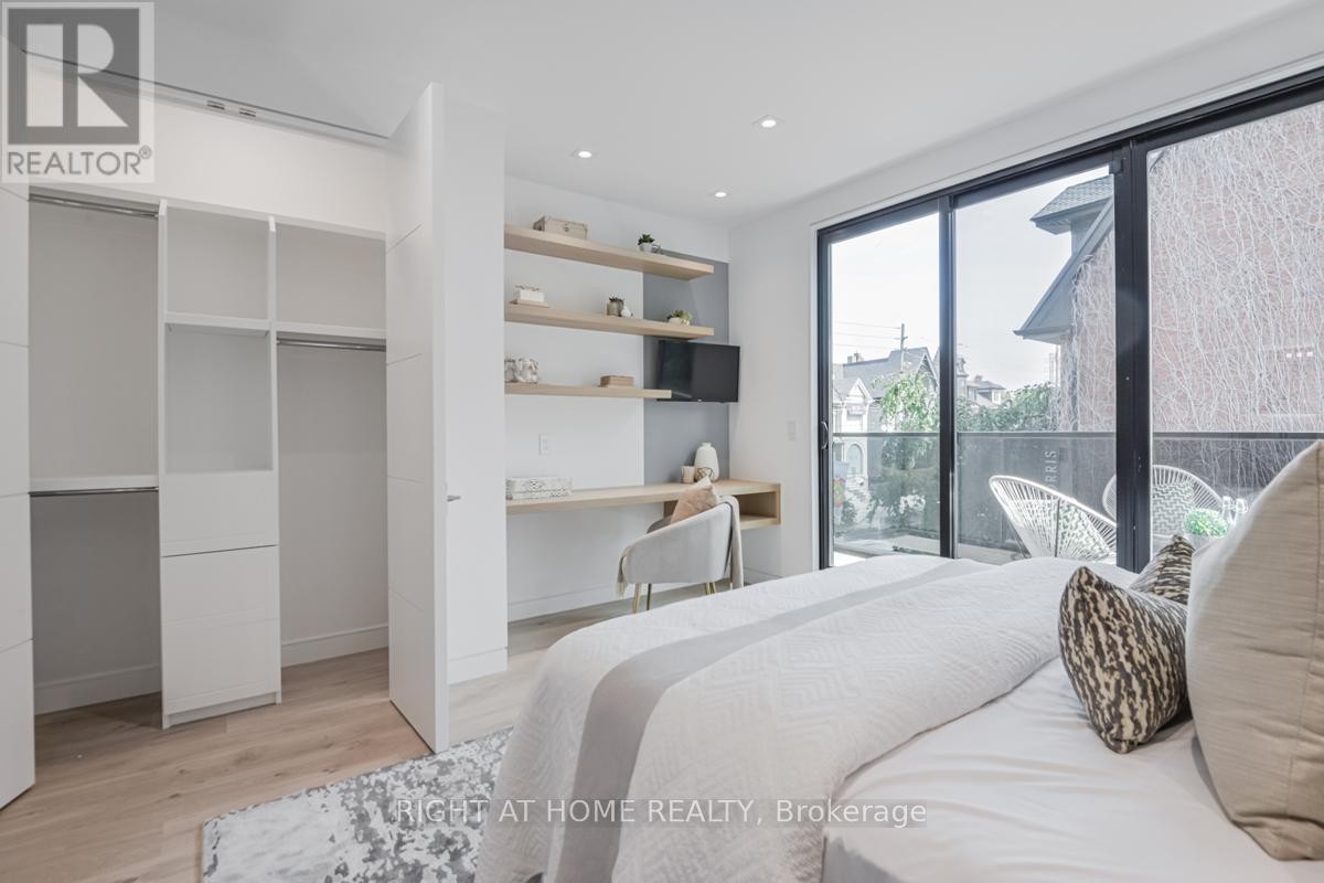 












675 HURON STREET

,
Toronto (Annex),




Ontario
M5R2R8

