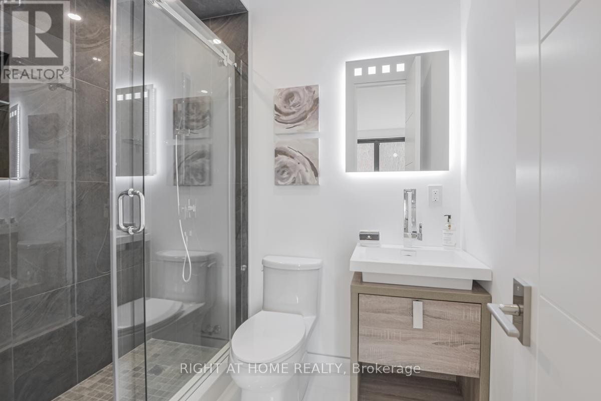 












675 HURON STREET

,
Toronto (Annex),




Ontario
M5R2R8

