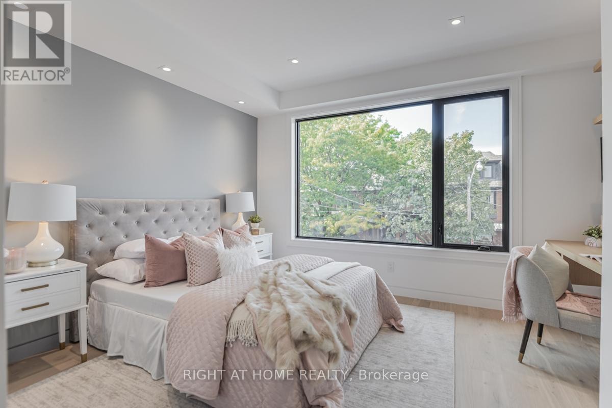 












675 HURON STREET

,
Toronto (Annex),




Ontario
M5R2R8

