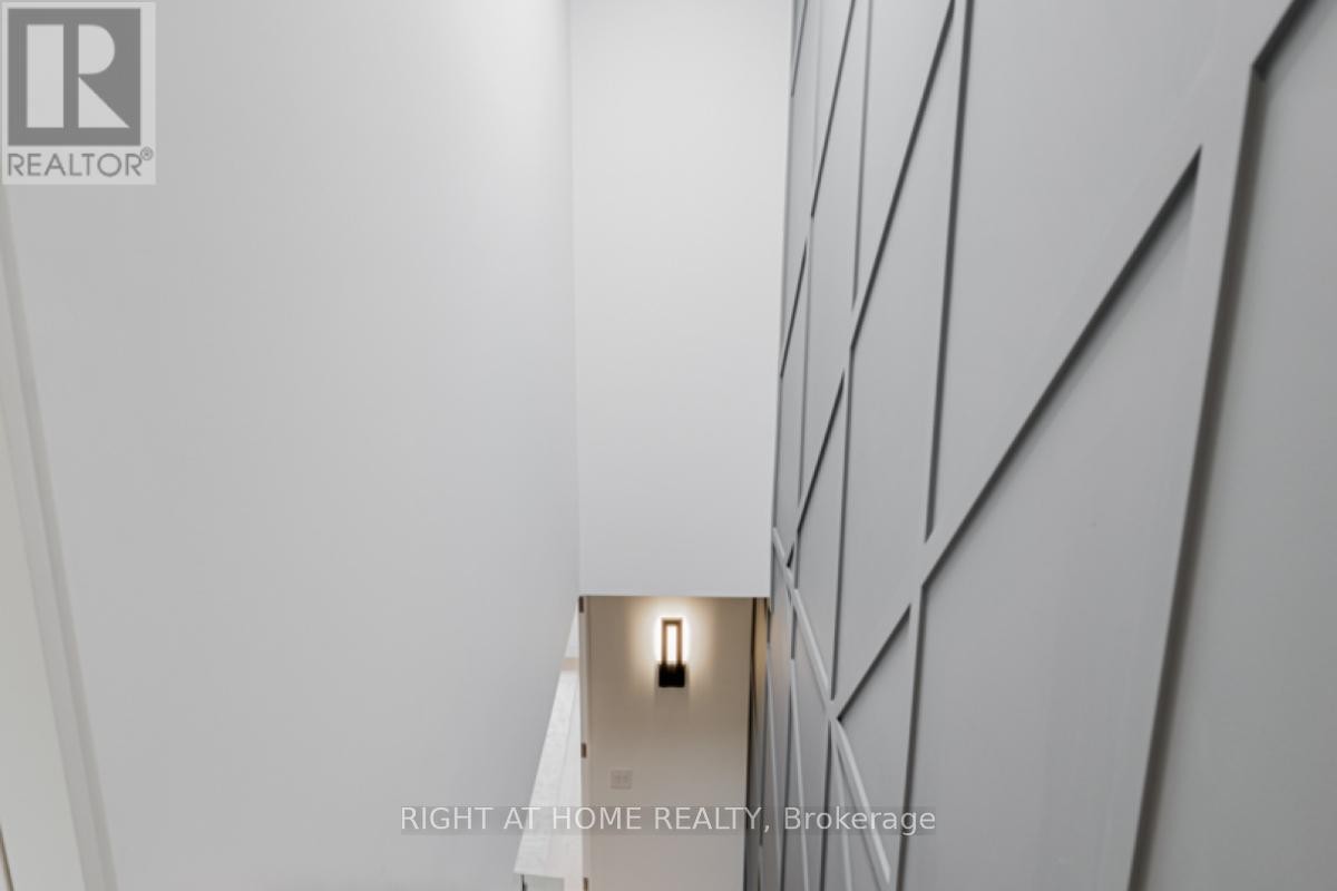 












675 HURON STREET

,
Toronto (Annex),




Ontario
M5R2R8

