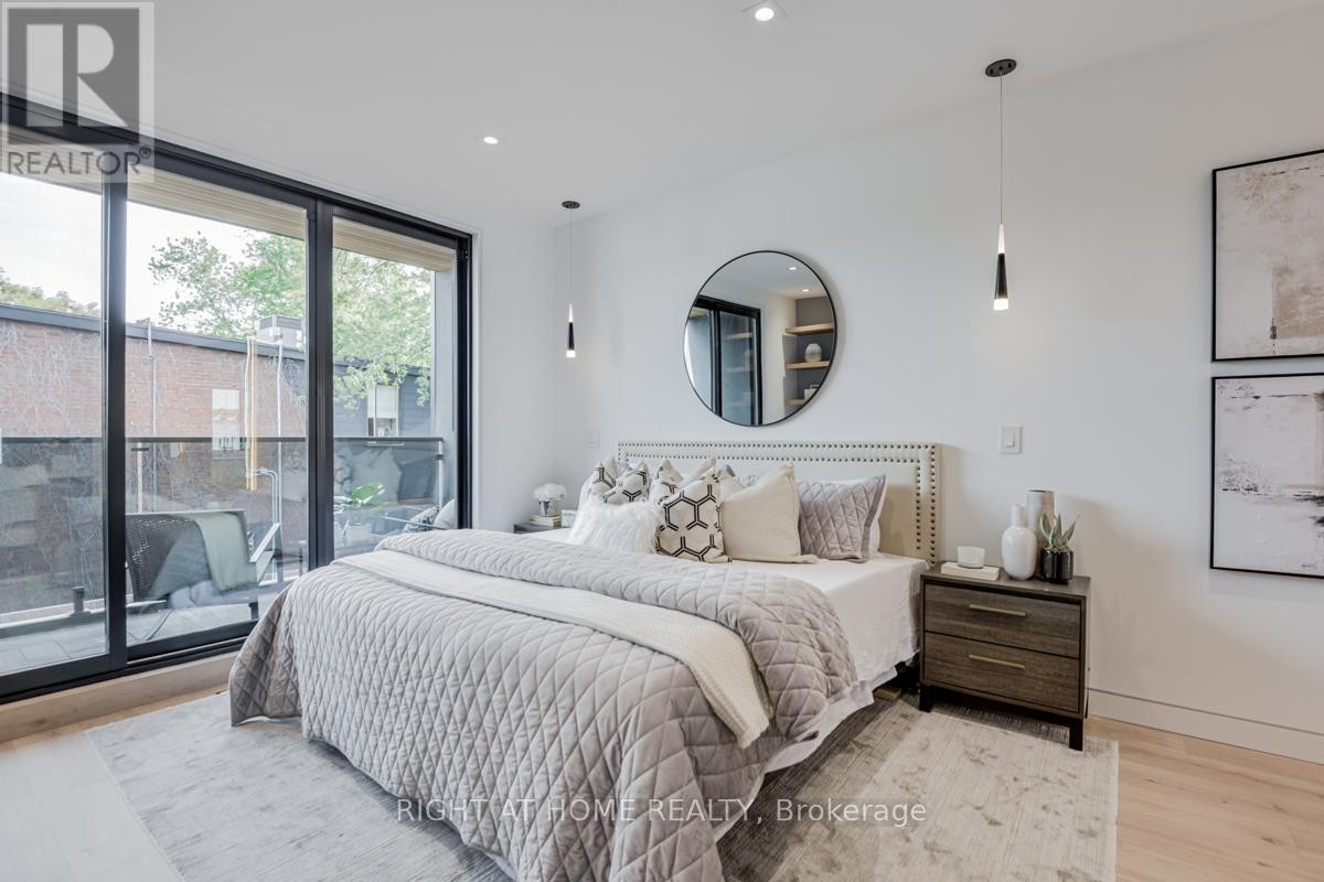 












675 HURON STREET

,
Toronto (Annex),




Ontario
M5R2R8


