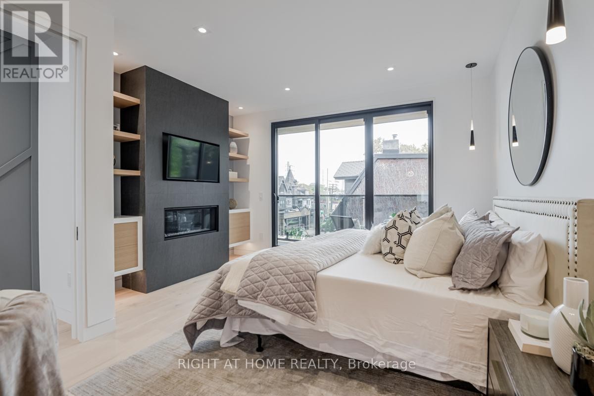 












675 HURON STREET

,
Toronto (Annex),




Ontario
M5R2R8


