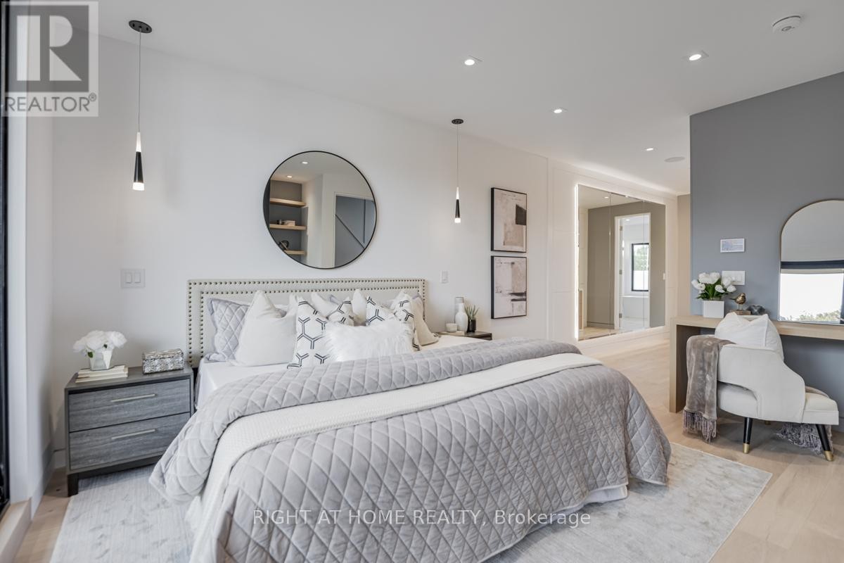 












675 HURON STREET

,
Toronto (Annex),




Ontario
M5R2R8

