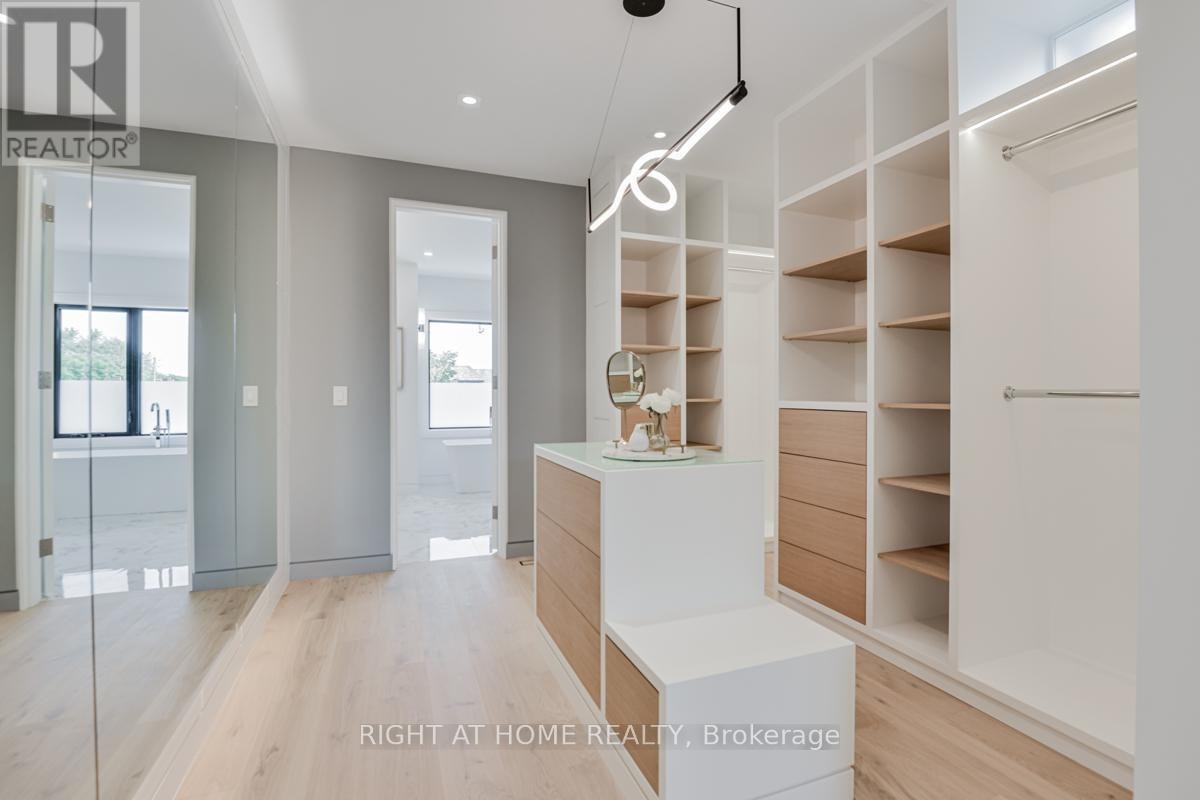 












675 HURON STREET

,
Toronto (Annex),




Ontario
M5R2R8

