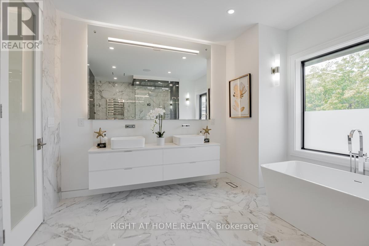 












675 HURON STREET

,
Toronto (Annex),




Ontario
M5R2R8

