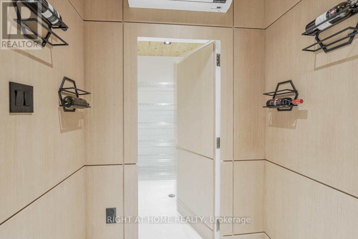 












675 HURON STREET

,
Toronto (Annex),




Ontario
M5R2R8

