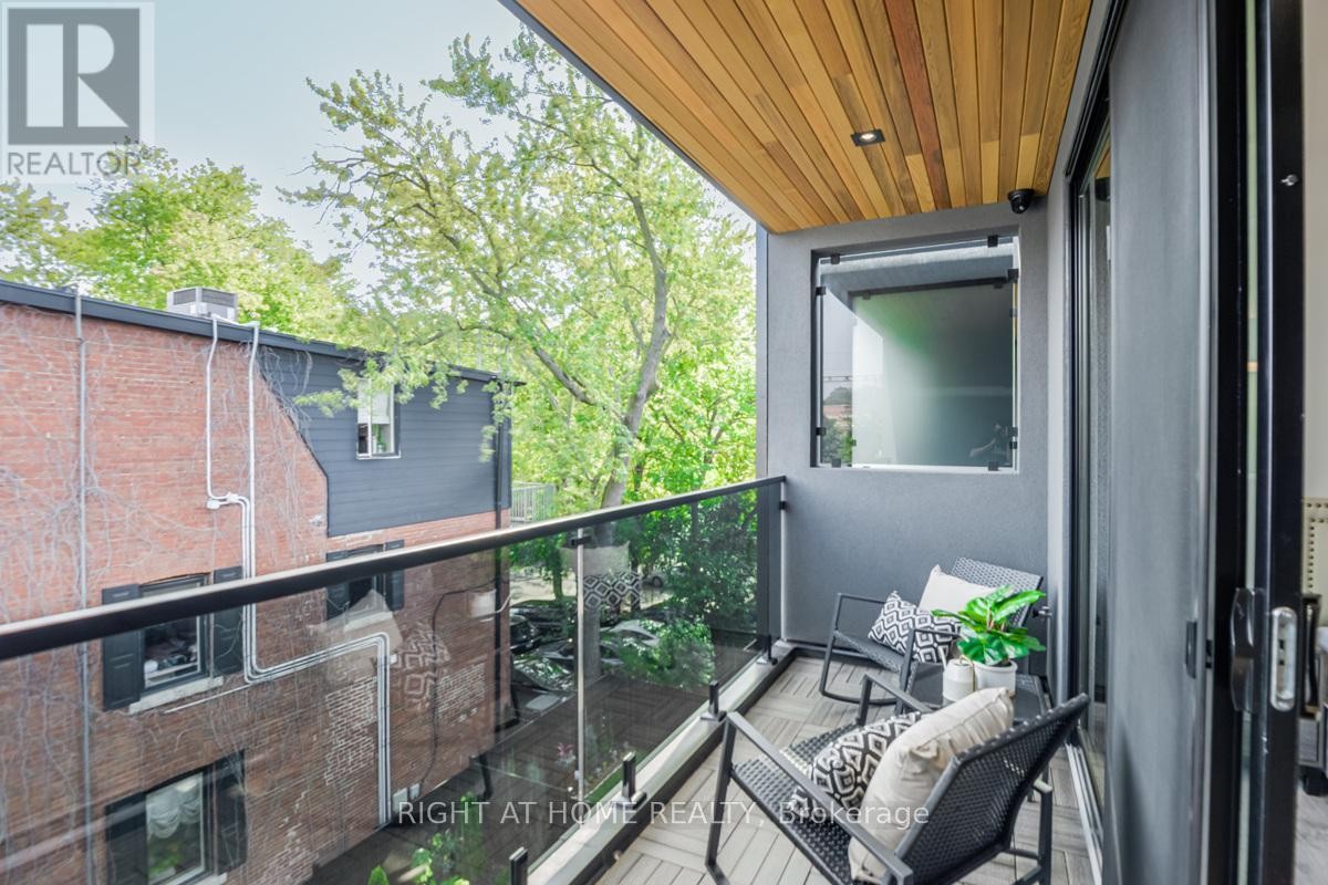 












675 HURON STREET

,
Toronto (Annex),




Ontario
M5R2R8

