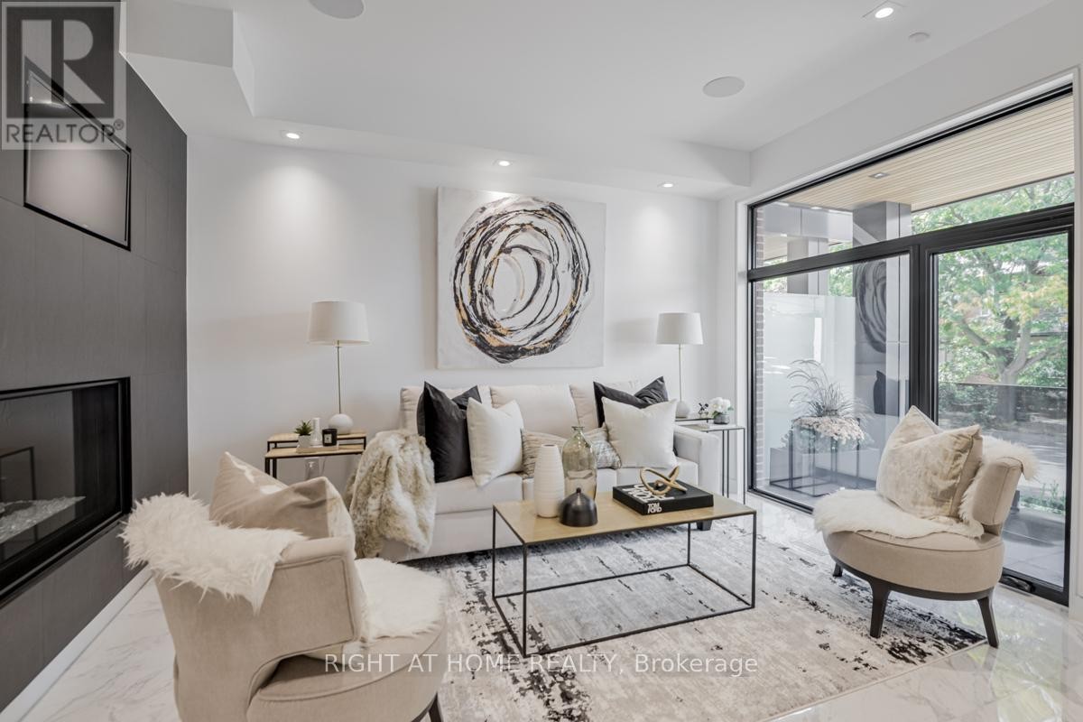 












675 HURON STREET

,
Toronto (Annex),




Ontario
M5R2R8

