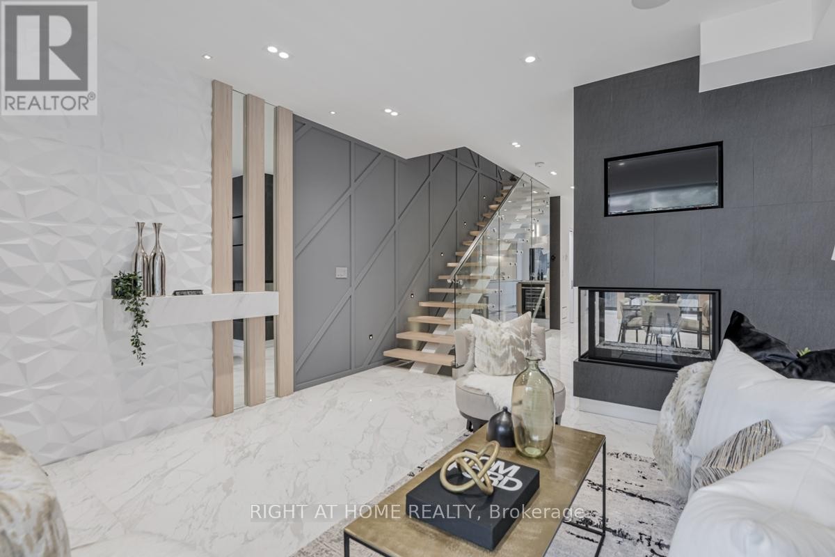 












675 HURON STREET

,
Toronto (Annex),




Ontario
M5R2R8


