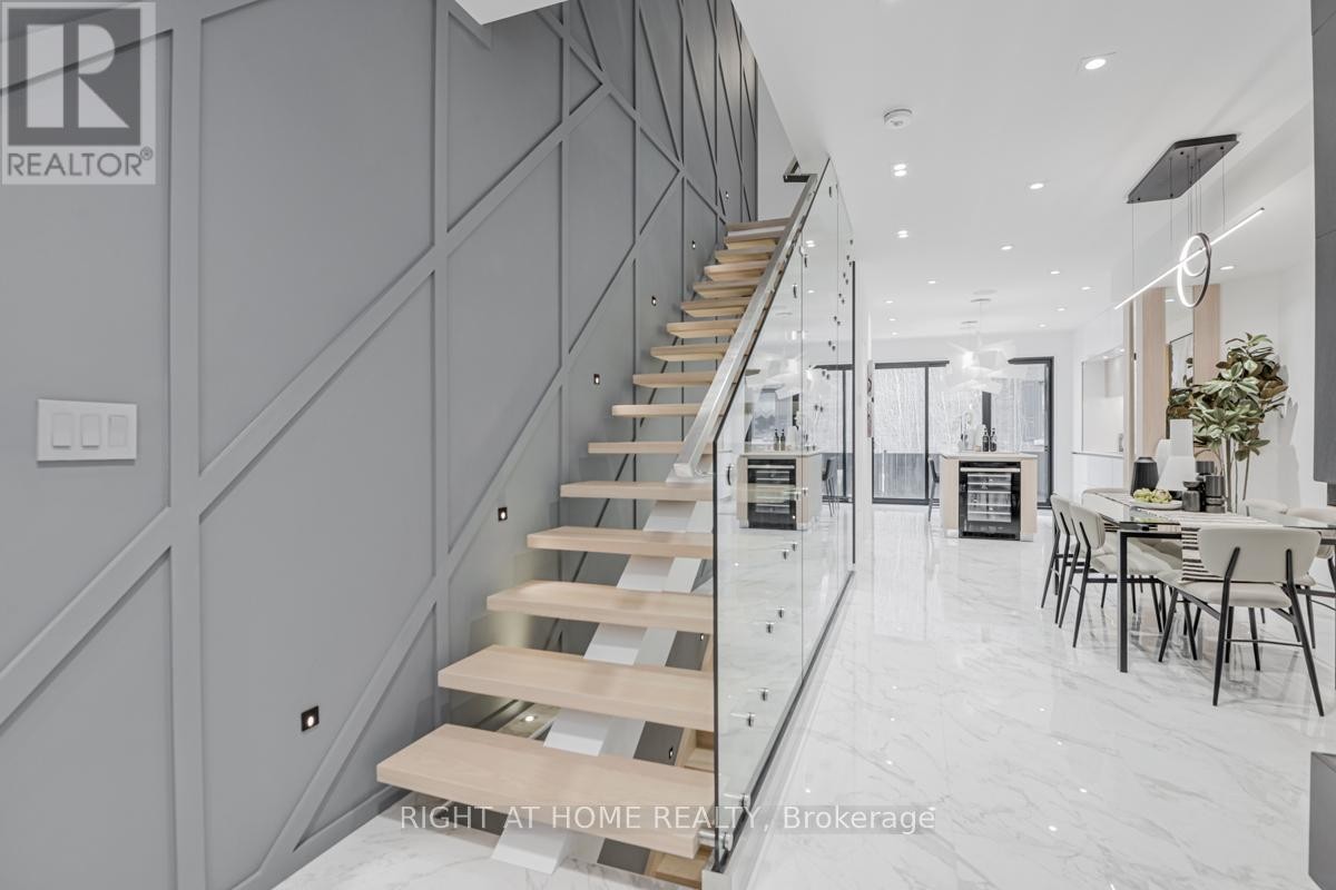 












675 HURON STREET

,
Toronto (Annex),




Ontario
M5R2R8

