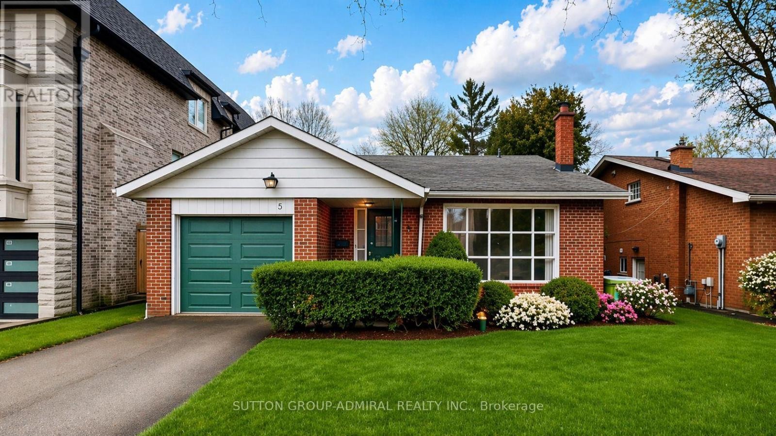 












5 WEDGEPORT PLACE

,
Toronto (Willowdale East),




Ontario
M2N4B3

