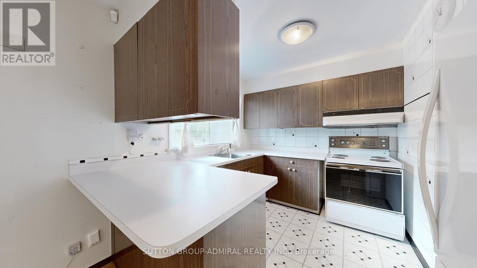 












5 WEDGEPORT PLACE

,
Toronto (Willowdale East),




Ontario
M2N4B3

