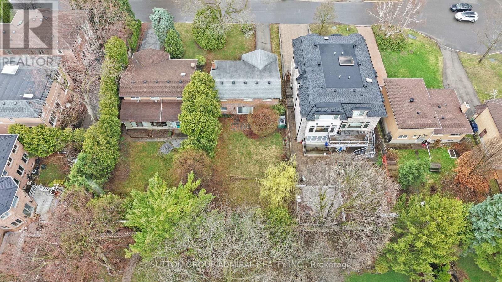 












5 WEDGEPORT PLACE

,
Toronto (Willowdale East),




Ontario
M2N4B3

