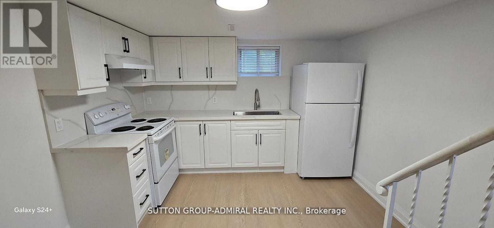 












BSMT - 19 TOBRUK CRESCENT

,
Toronto (Newtonbrook East),




Ontario
M2M3B3

