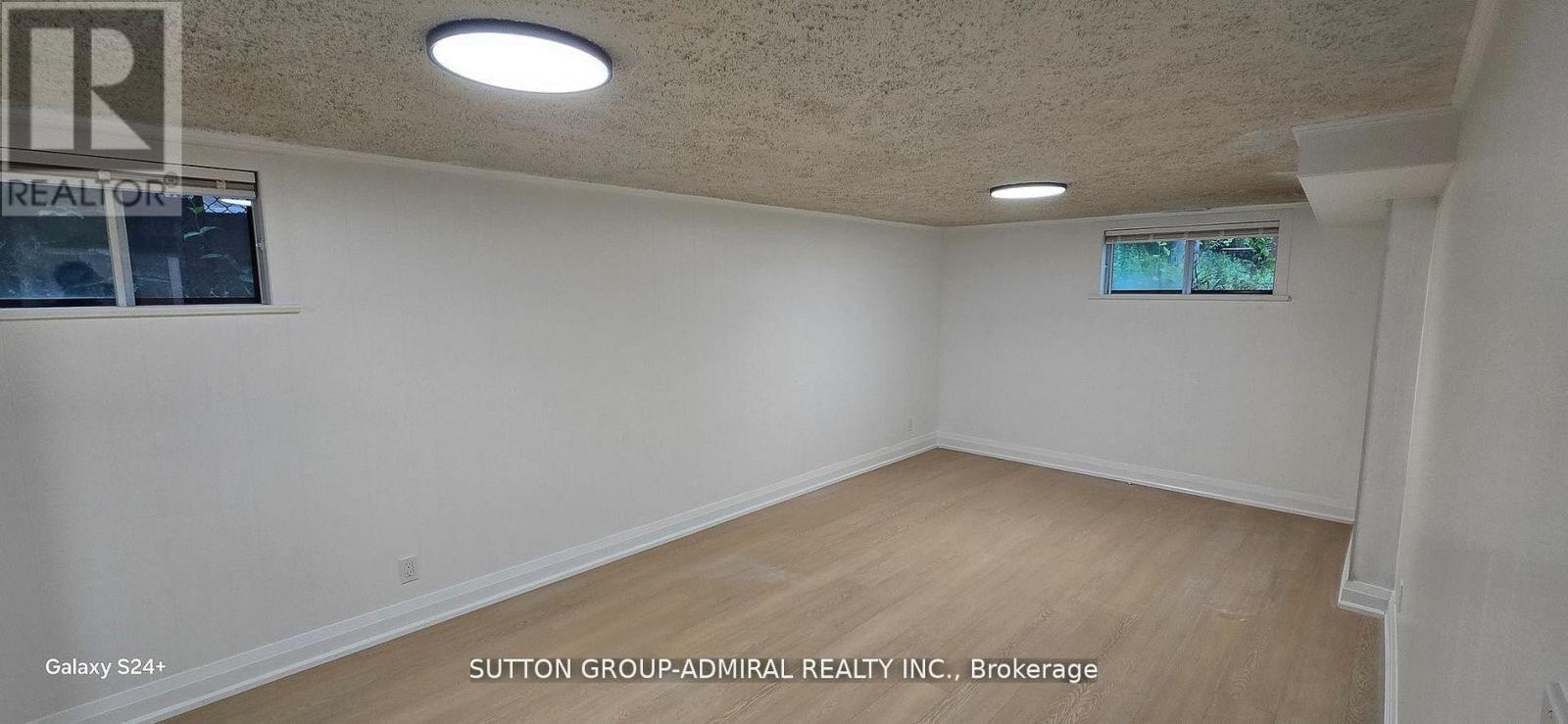 












BSMT - 19 TOBRUK CRESCENT

,
Toronto (Newtonbrook East),




Ontario
M2M3B3

