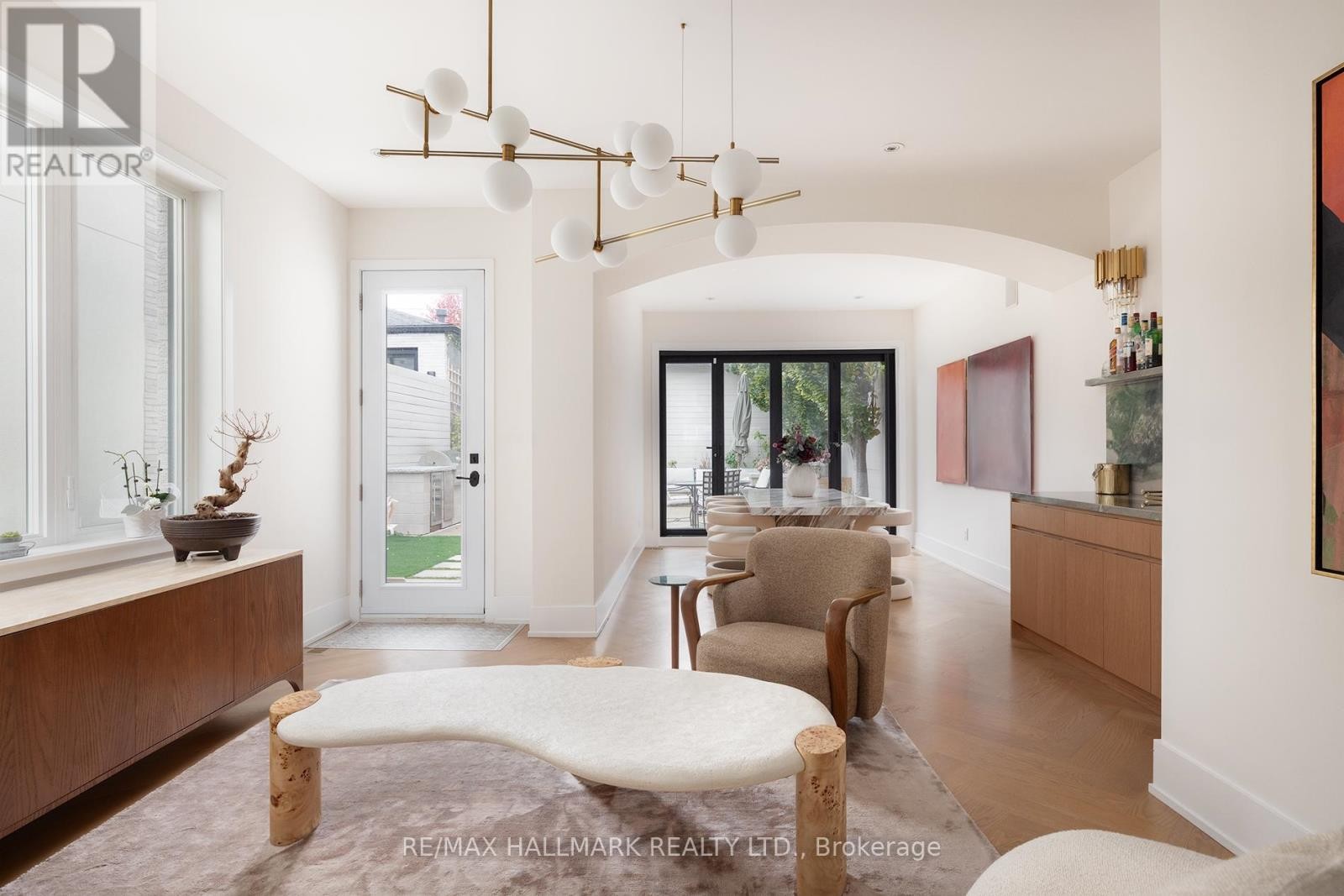 












18 FOXLEY STREET

,
Toronto (Trinity-Bellwoods),




Ontario
M6J1R1

