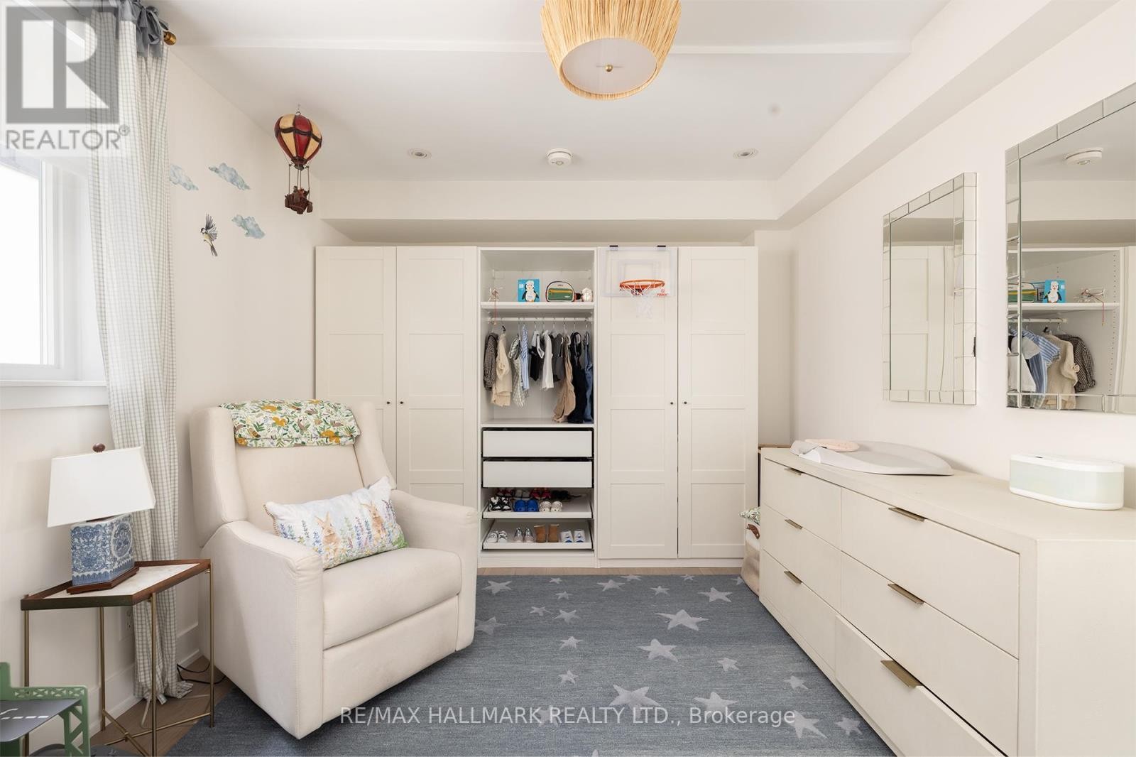 












18 FOXLEY STREET

,
Toronto (Trinity-Bellwoods),




Ontario
M6J1R1

