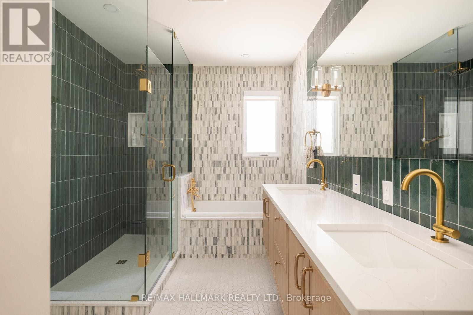 












18 FOXLEY STREET

,
Toronto (Trinity-Bellwoods),




Ontario
M6J1R1

