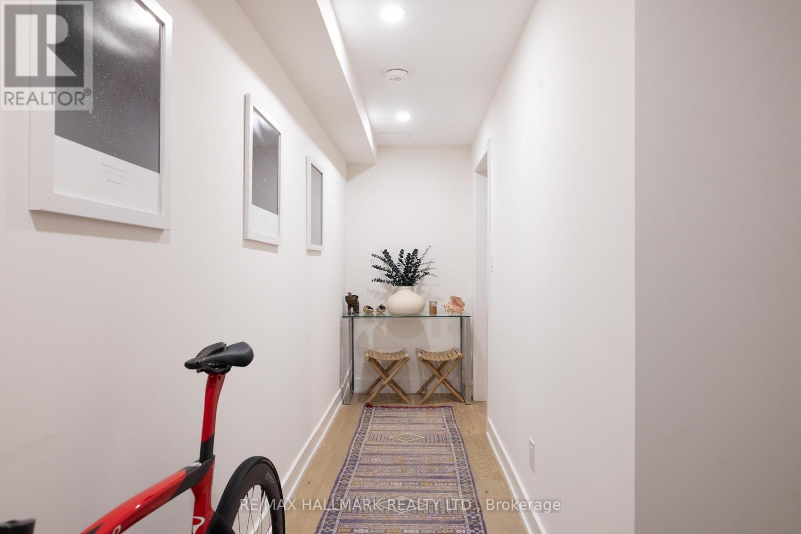 












18 FOXLEY STREET

,
Toronto (Trinity-Bellwoods),




Ontario
M6J1R1

