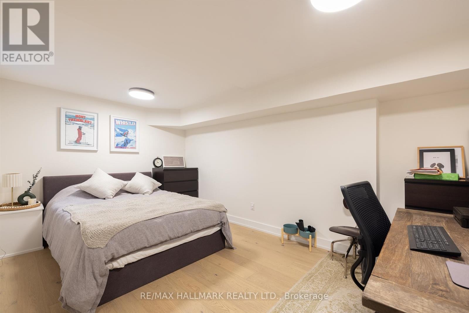 












18 FOXLEY STREET

,
Toronto (Trinity-Bellwoods),




Ontario
M6J1R1

