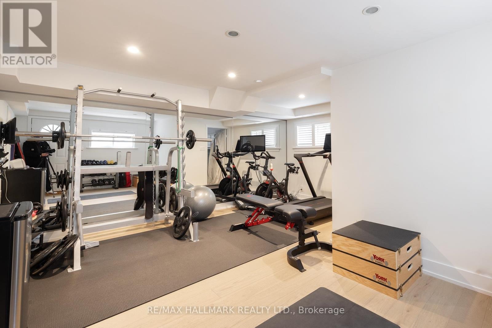 












18 FOXLEY STREET

,
Toronto (Trinity-Bellwoods),




Ontario
M6J1R1

