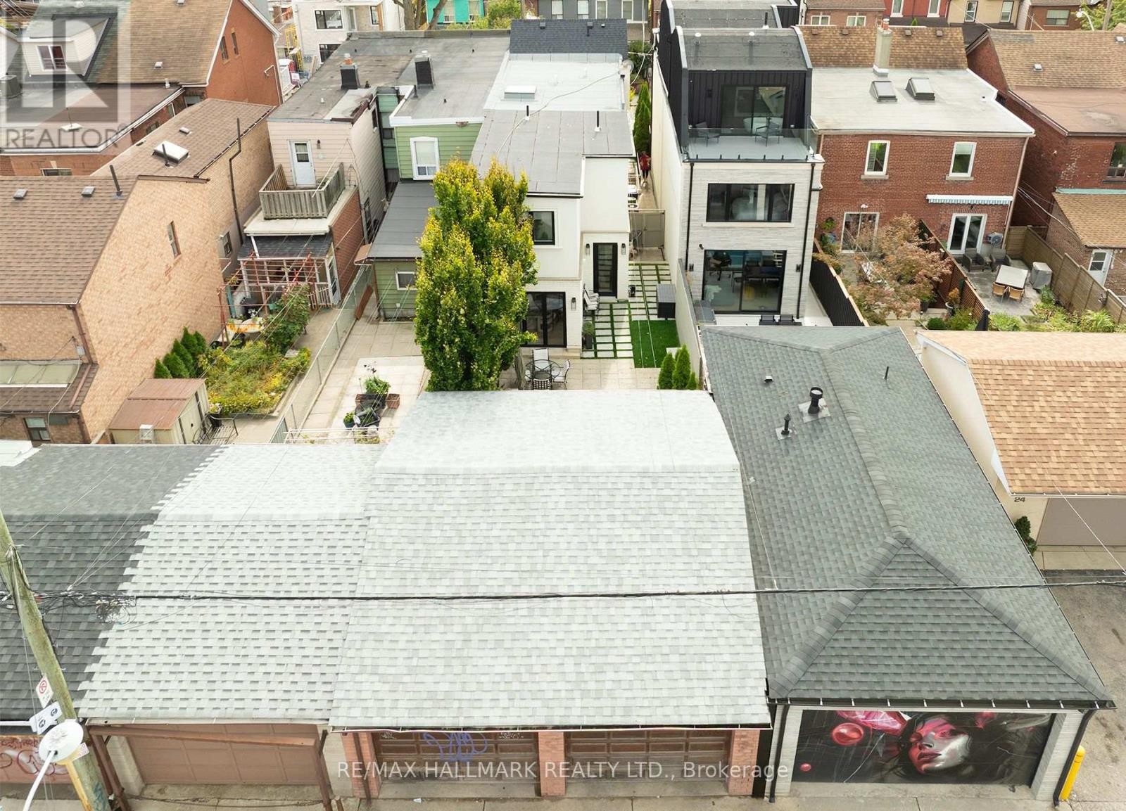 












18 FOXLEY STREET

,
Toronto (Trinity-Bellwoods),




Ontario
M6J1R1

