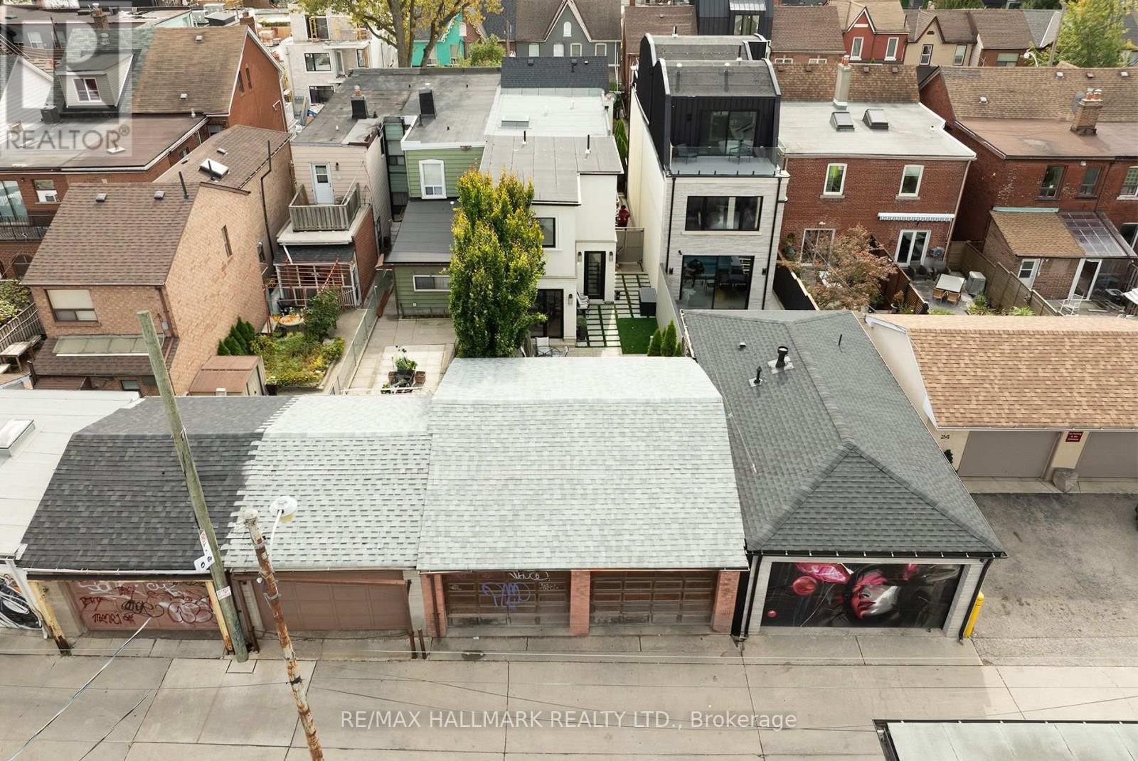 












18 FOXLEY STREET

,
Toronto (Trinity-Bellwoods),




Ontario
M6J1R1

