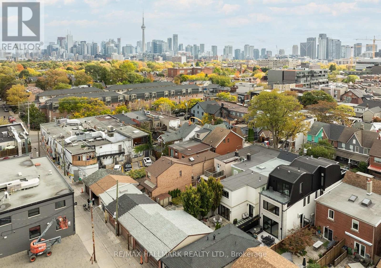 












18 FOXLEY STREET

,
Toronto (Trinity-Bellwoods),




Ontario
M6J1R1

