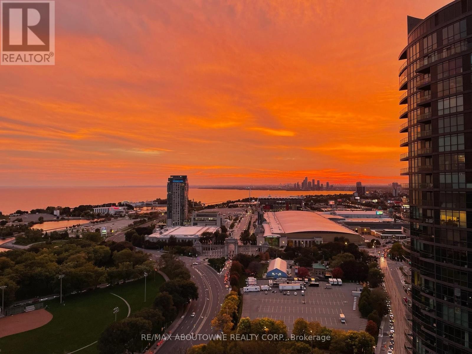 












3008 - 215 FORT YORK BOULEVARD

,
Toronto (Niagara),




Ontario
M5V4A2


