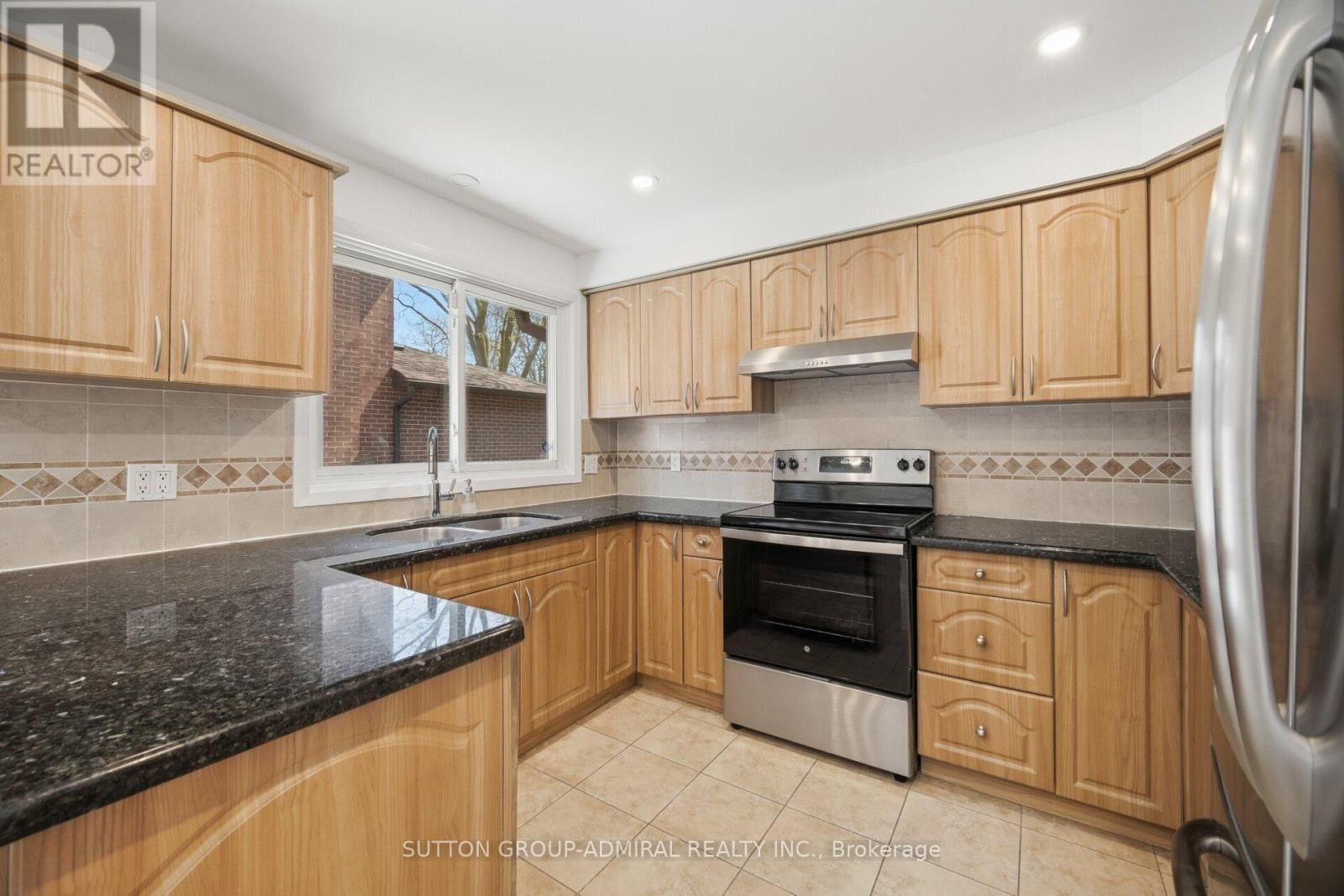 












53 BESTVIEW DRIVE

,
Toronto (Bayview Woods-Steeles),




Ontario
M2M2X8

